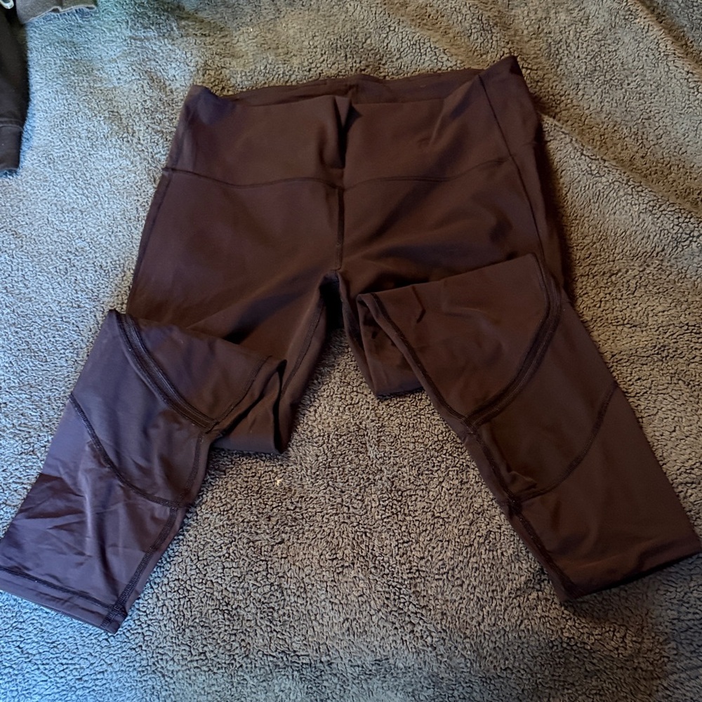 Lululemon navy blue leggings with mesh panel around calves.
